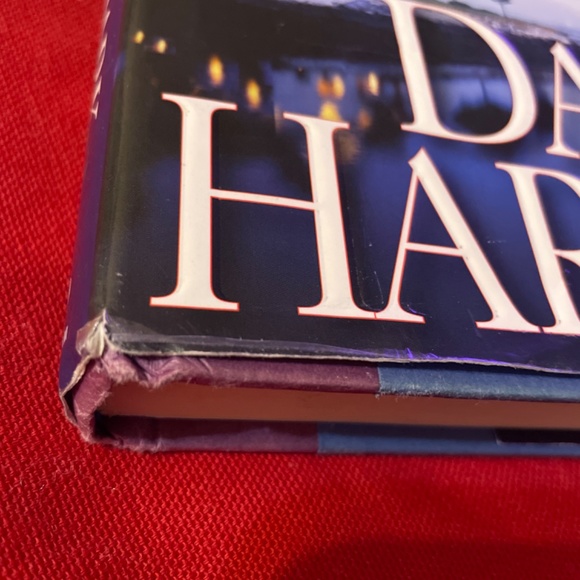 Dark Harbor Stone Barrington Novel Book - Picture 7 of 8